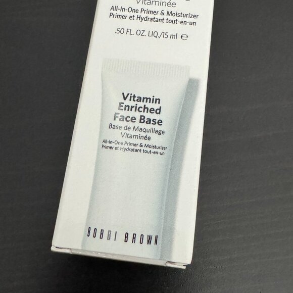 Bobbi Brown Vitamin Enriched Face Base - Picture 12 of 16